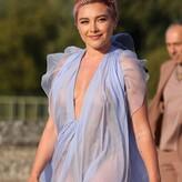 Florence Pugh голая #1586