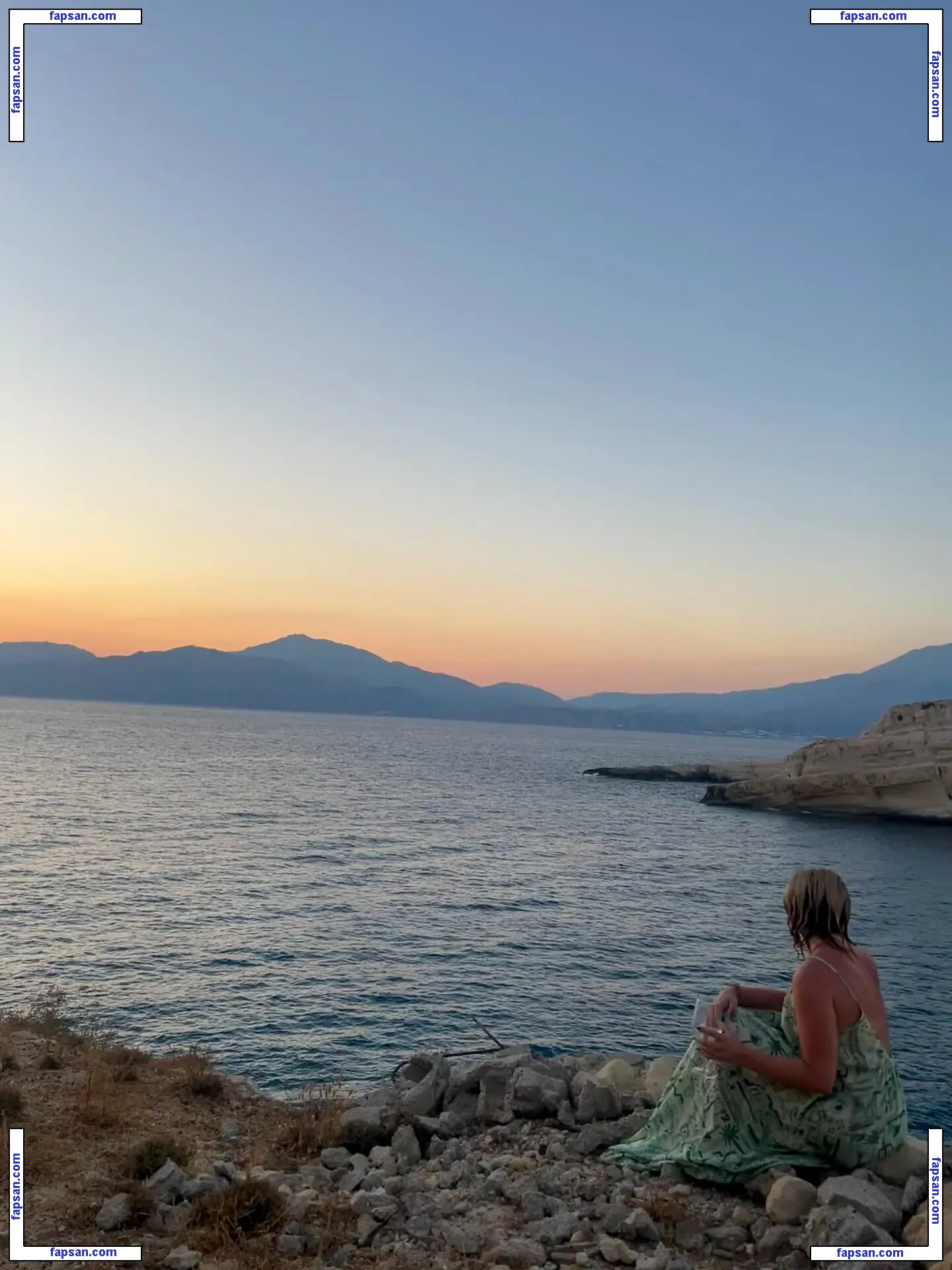 Florence Pugh nude photo #2766 from OnlyFans