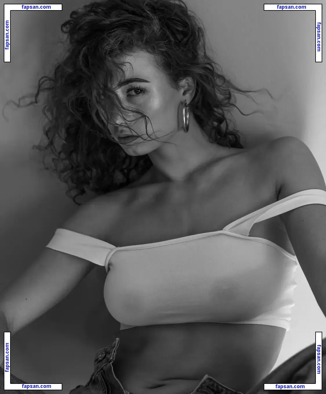 Florine Mazoyer nude photo #0028 from OnlyFans