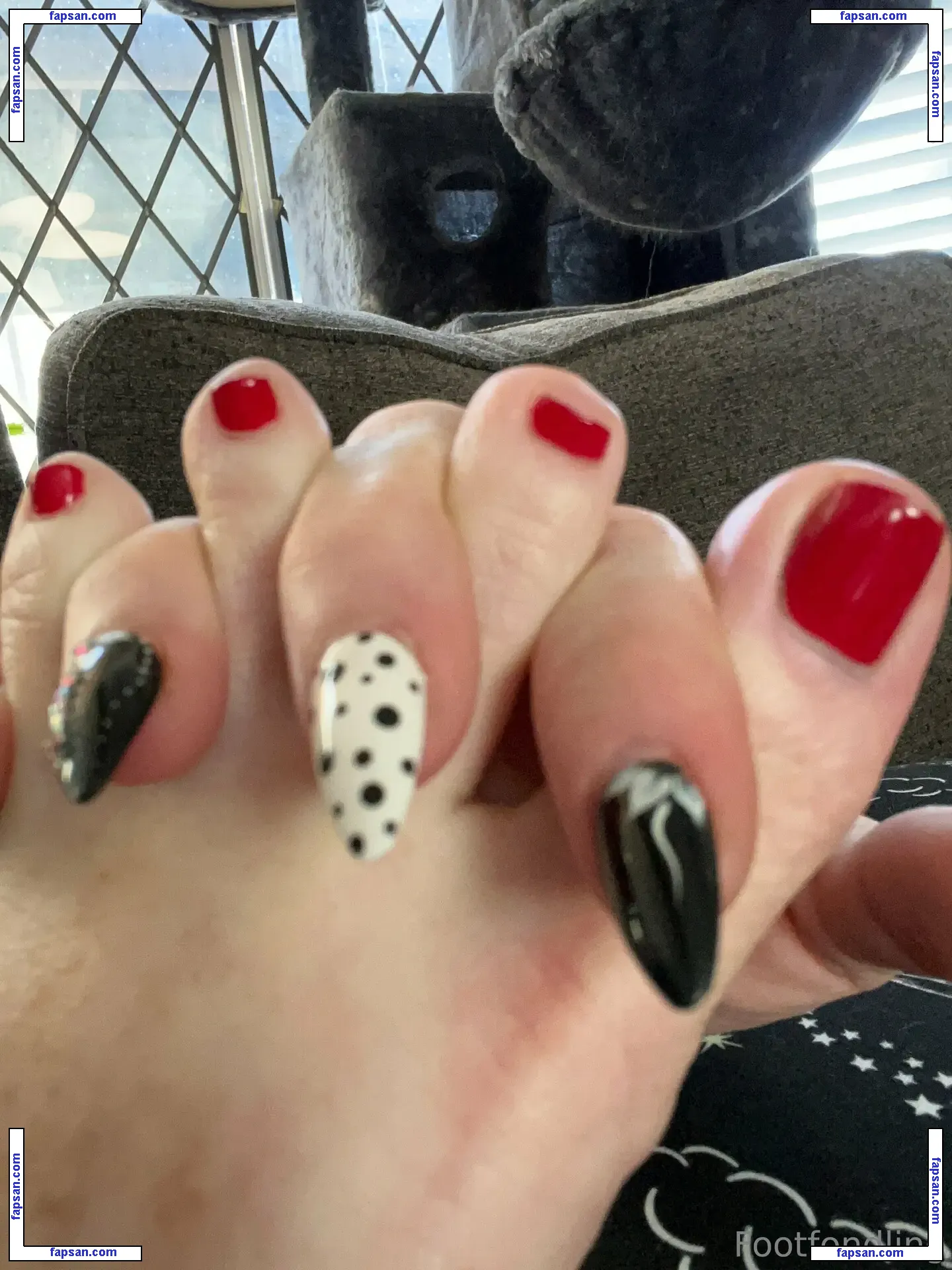footfondling nude photo #0001 from OnlyFans