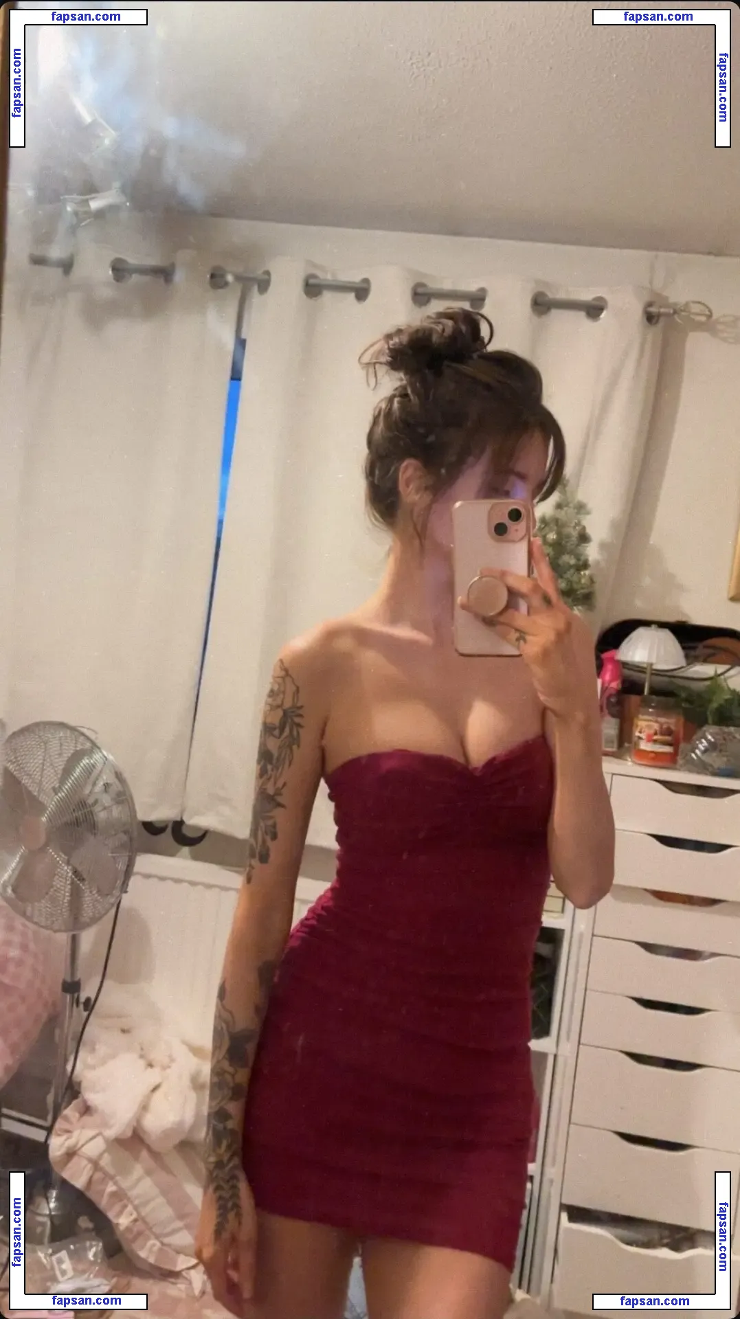 Foxymegan nude photo #0001 from OnlyFans