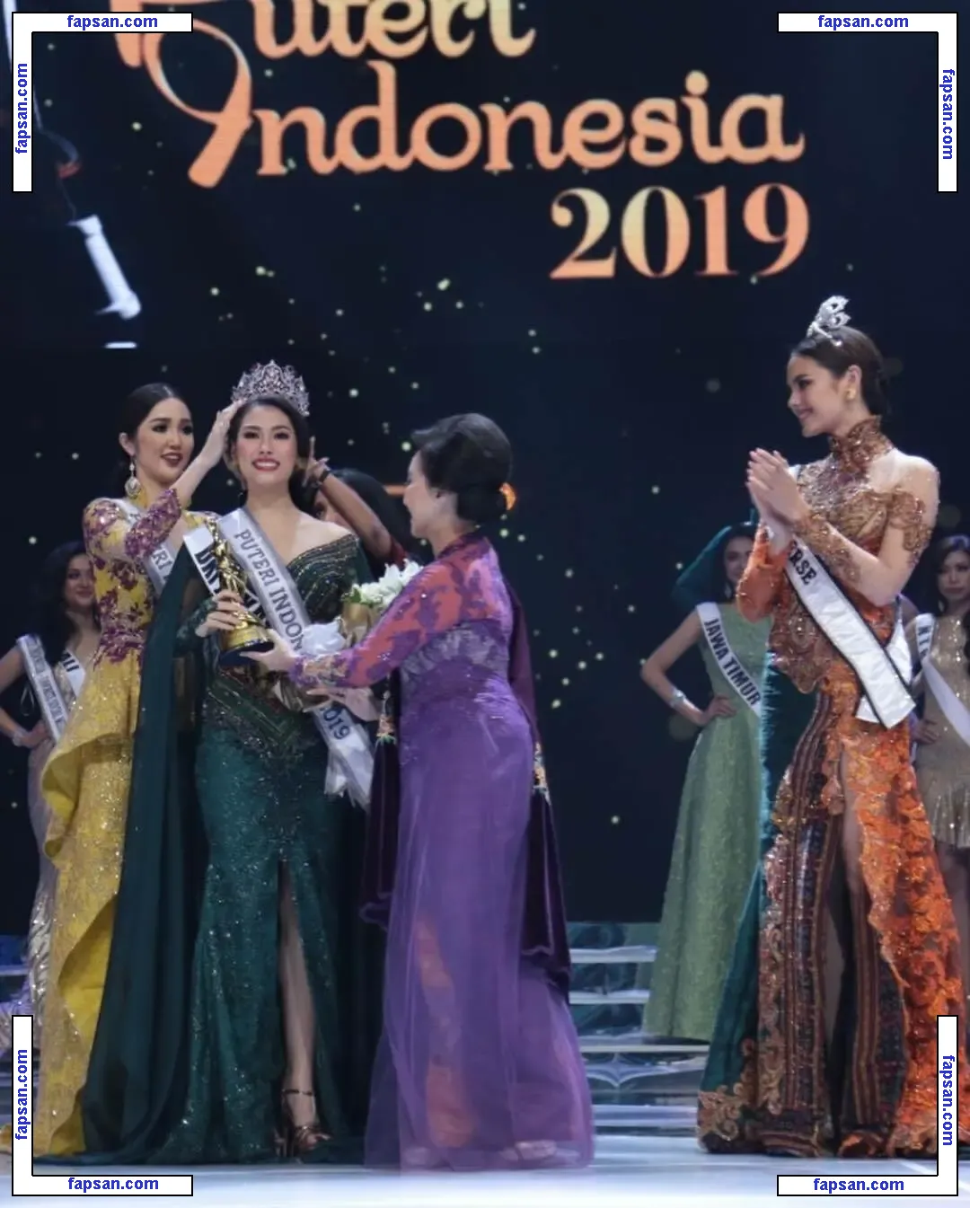 Frederika Alexis Cull голая фото #0022 с Онлифанс