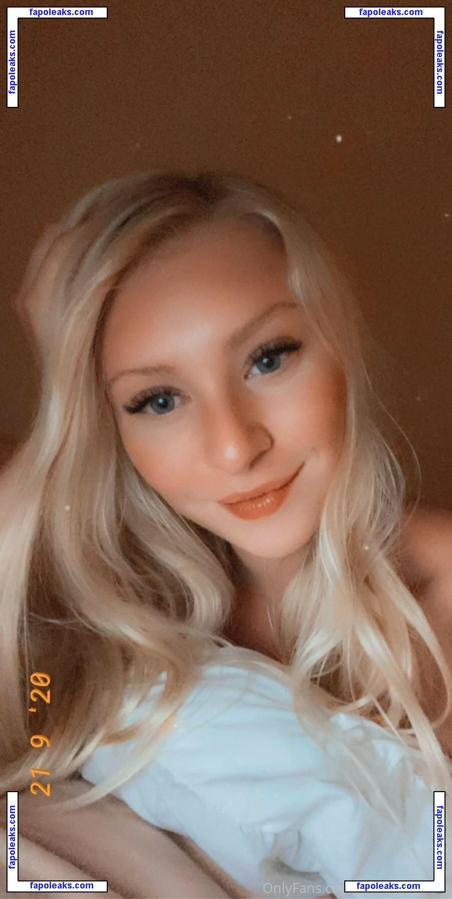 freshmanblondie18 / sheblondie_ nude photo #0003 from OnlyFans