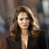 Freya Allan голая #0392