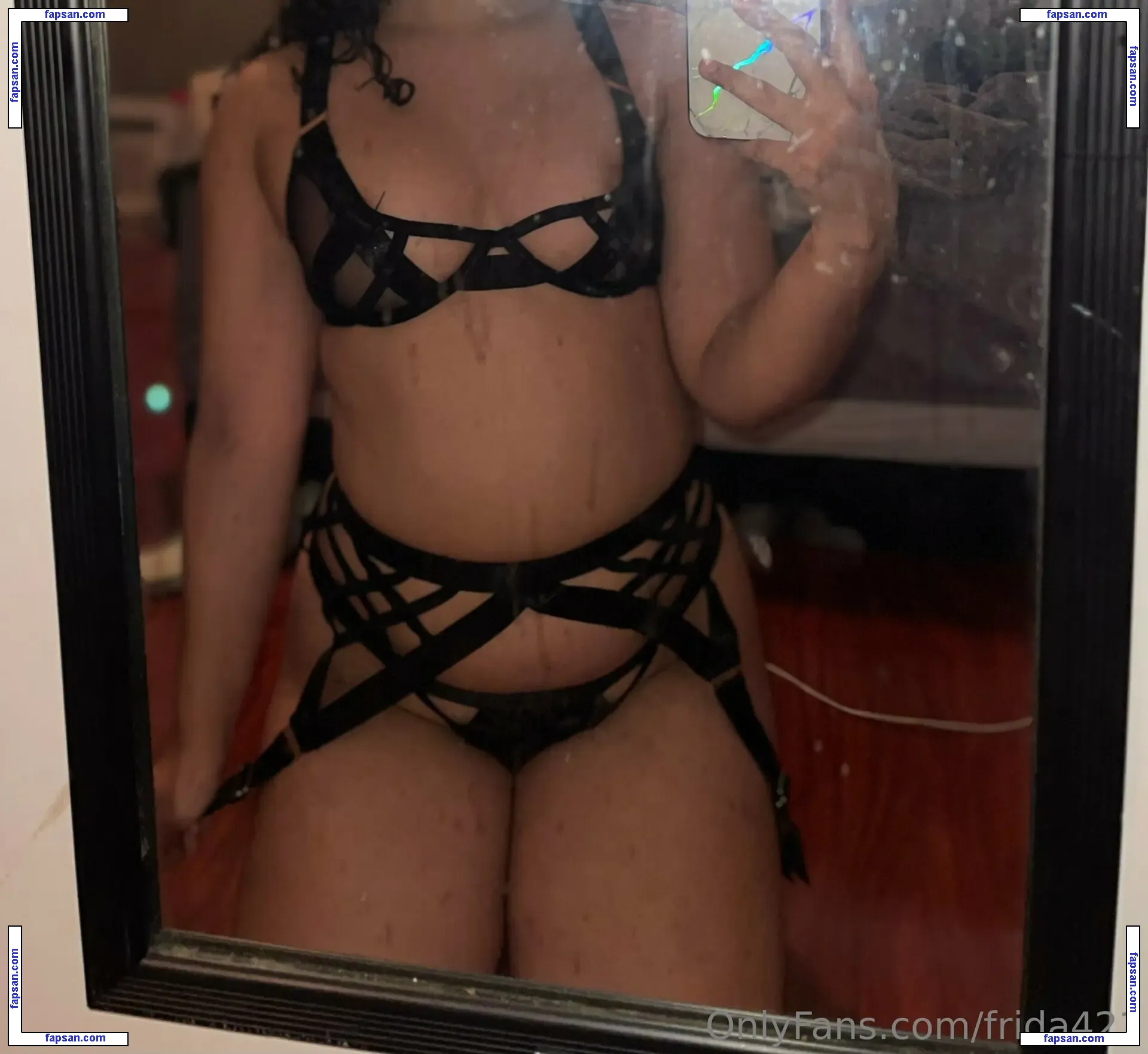 frida421 / toby421 nude photo #0010 from OnlyFans