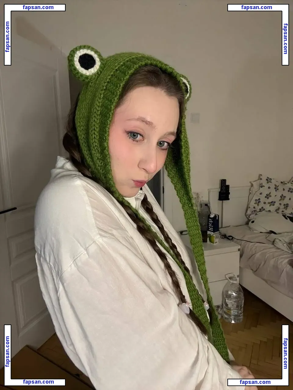 Froggy Anna nude photo #0001 from OnlyFans