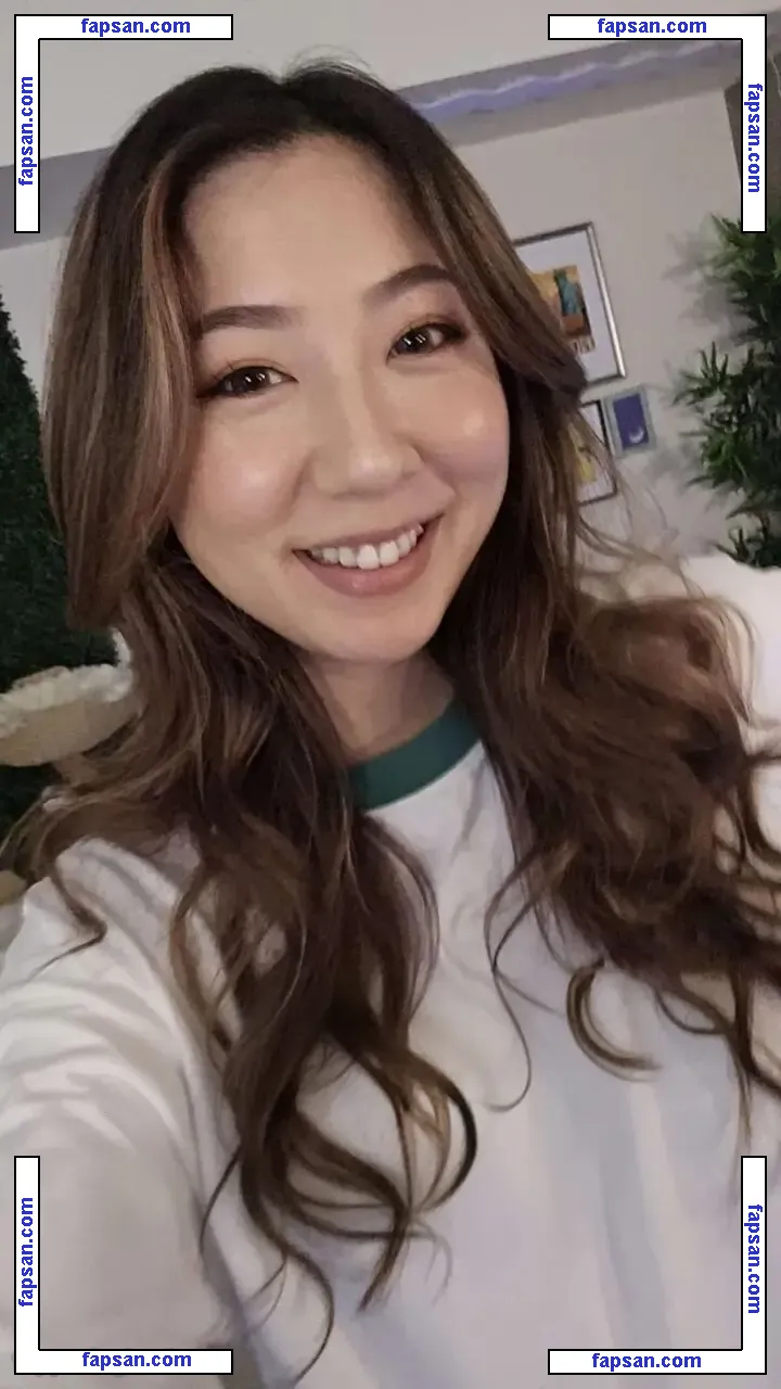 Fuslie (Leslie) голая фото #0001 с Онлифанс