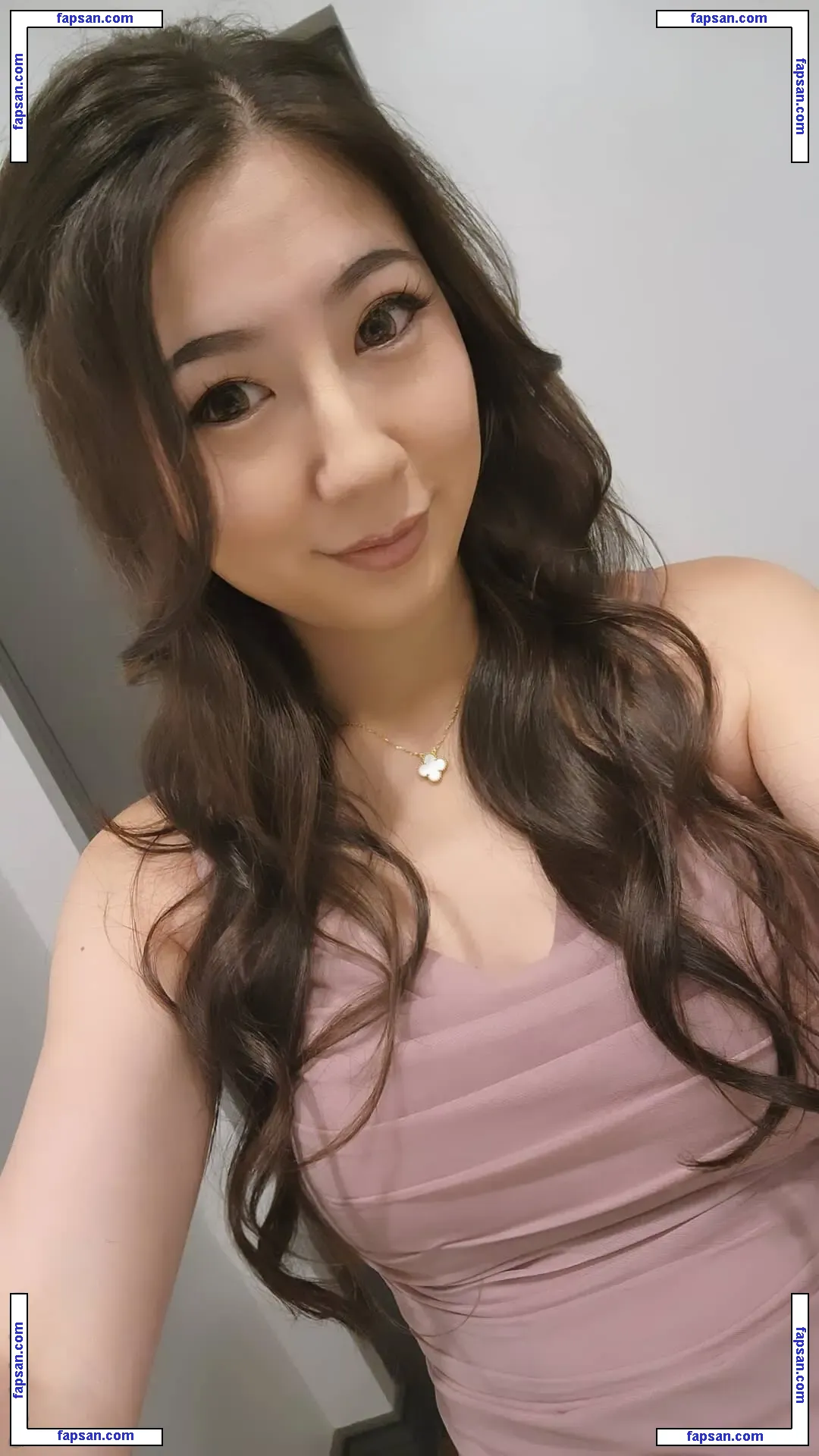 Fuslie (Leslie) голая фото #0003 с Онлифанс