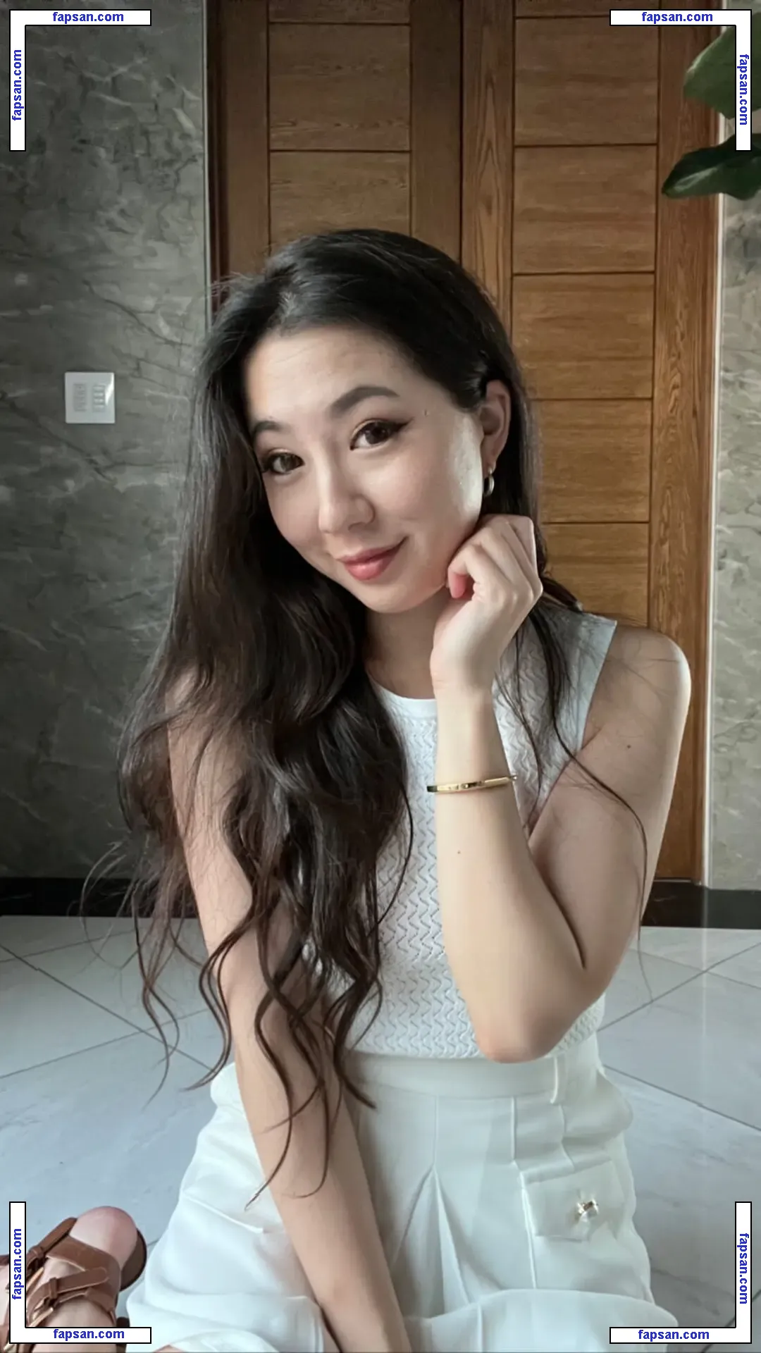 Fuslie (Leslie) голая фото #0004 с Онлифанс