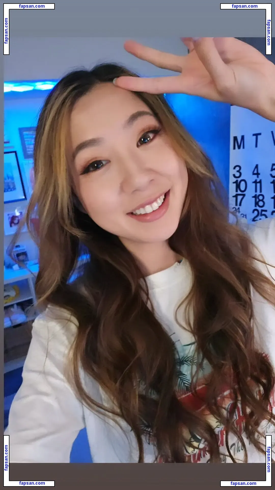 Fuslie (Leslie) голая фото #0005 с Онлифанс