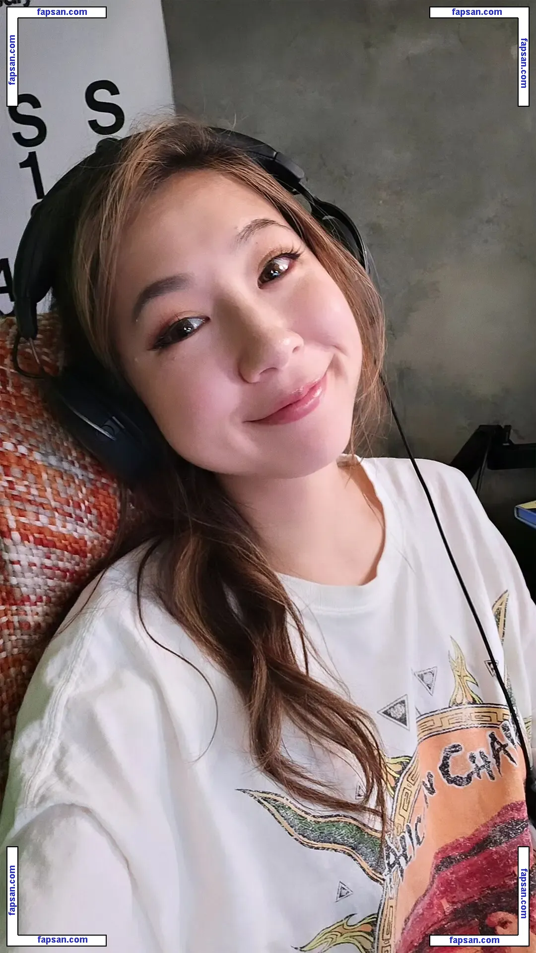 Fuslie (Leslie) голая фото #0006 с Онлифанс