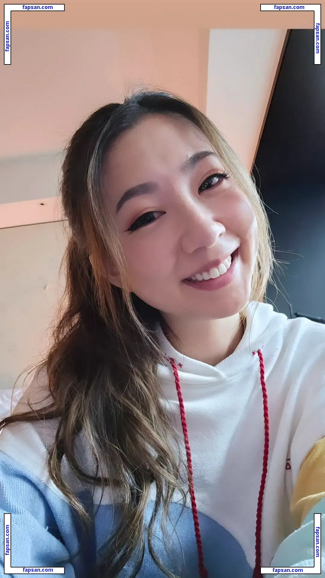 Fuslie (Leslie) голая фото #0008 с Онлифанс