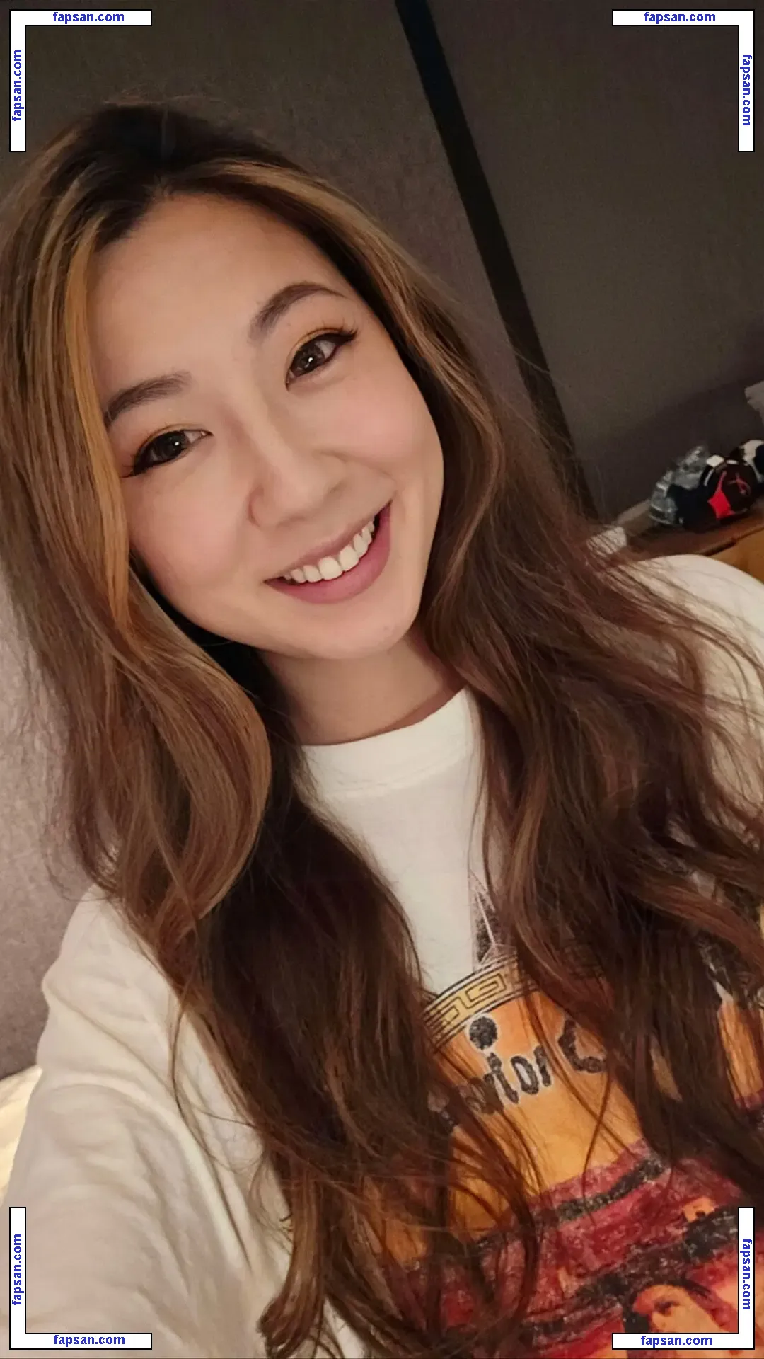 Fuslie (Leslie) голая фото #0009 с Онлифанс