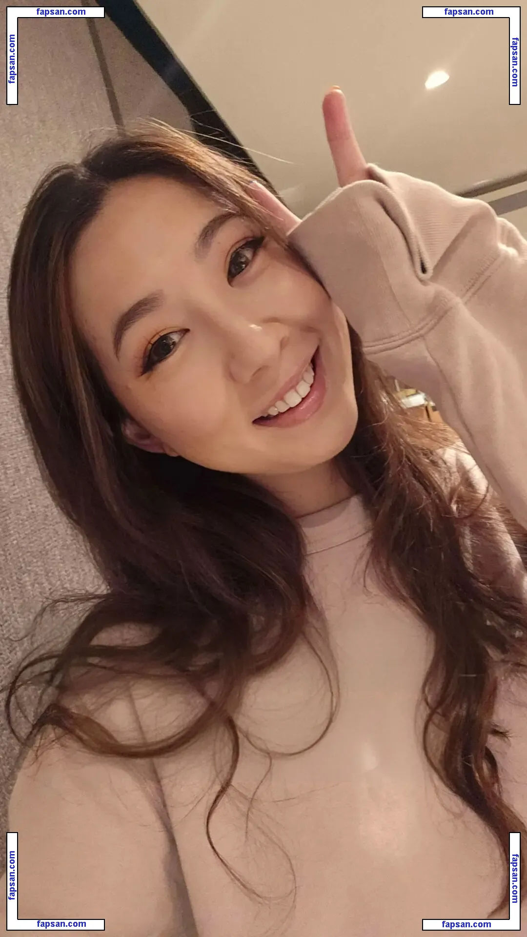 Fuslie (Leslie) голая фото #0012 с Онлифанс