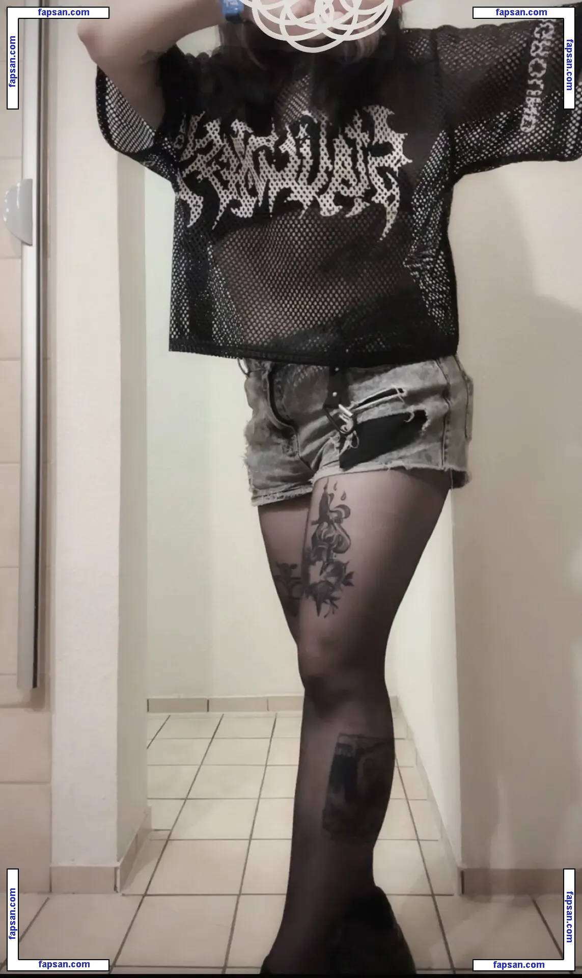 Fuyuderpilz nude photo #0002 from OnlyFans