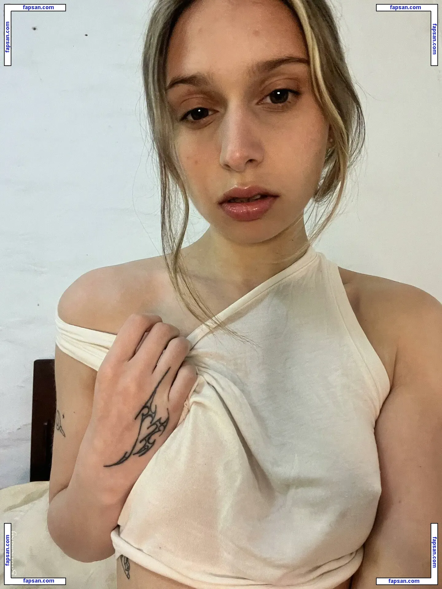 Gabriellla nude photo #0001 from OnlyFans