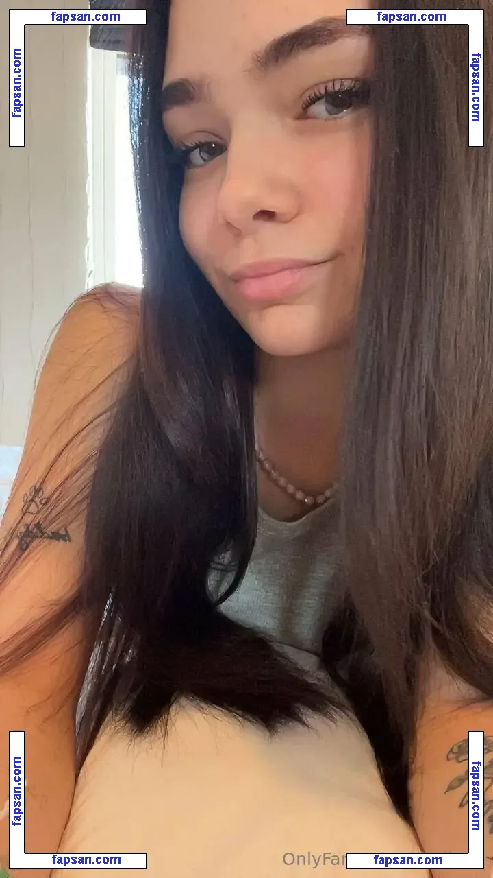 Giarileyy nude photo #0010 from OnlyFans