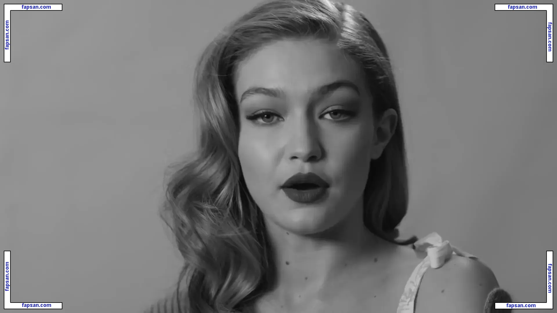 Gigi Hadid голая фото #0140 с Онлифанс