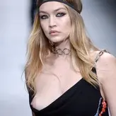 Gigi Hadid голая #1073