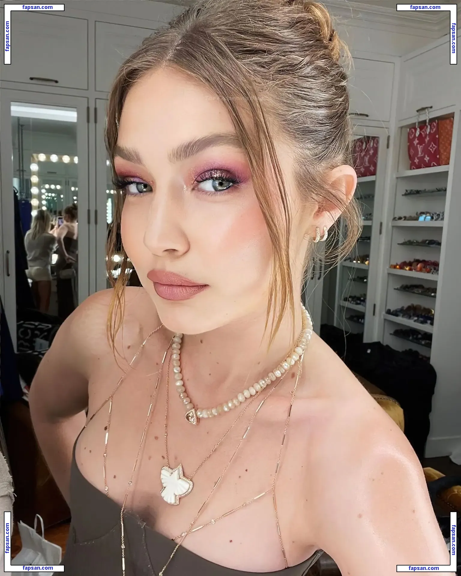 Gigi Hadid голая фото #2046 с Онлифанс