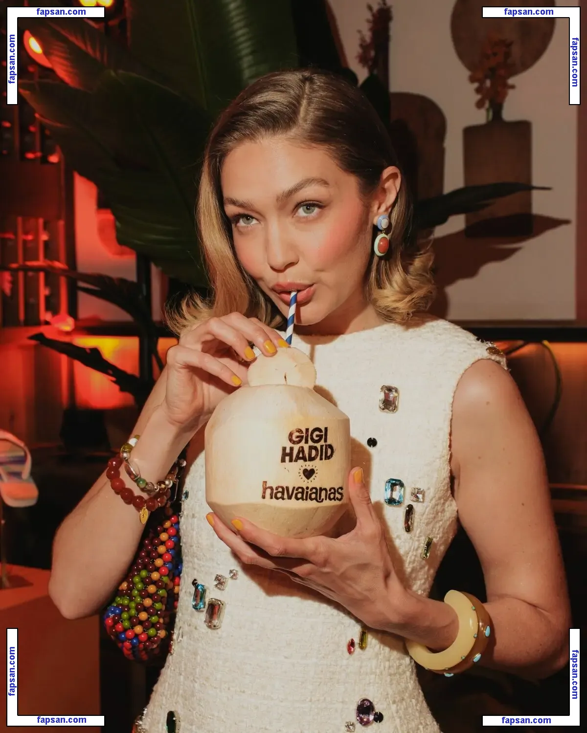 Gigi Hadid голая фото #2591 с Онлифанс