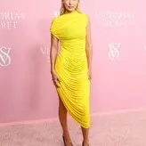 Gigi Hadid голая #2373