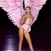 Gigi Hadid голая #2466