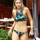 Gigi Hadid голая #2486