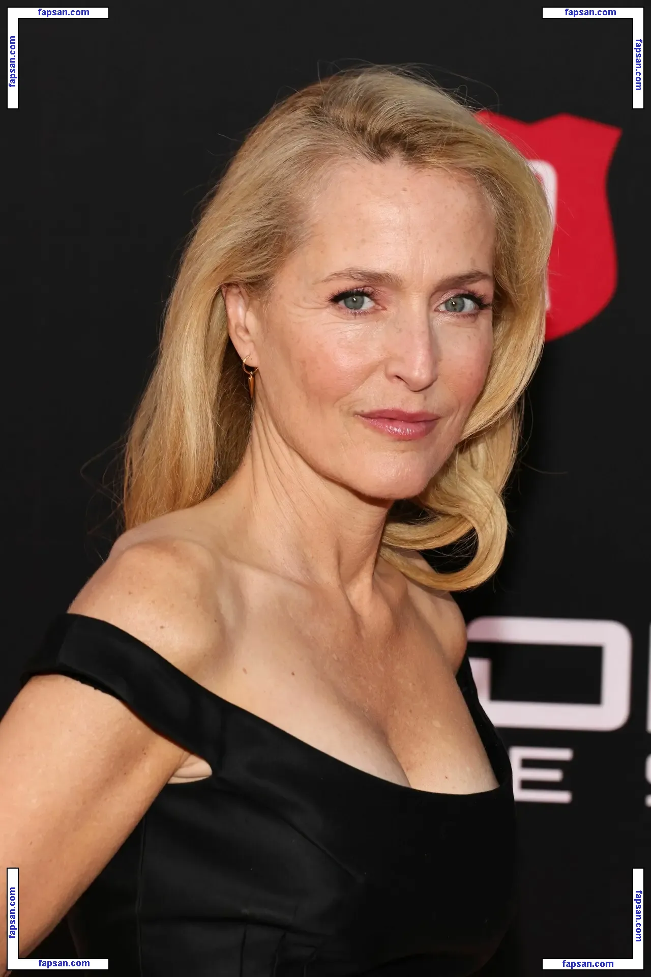 Gillian Anderson голая фото #0536 с Онлифанс