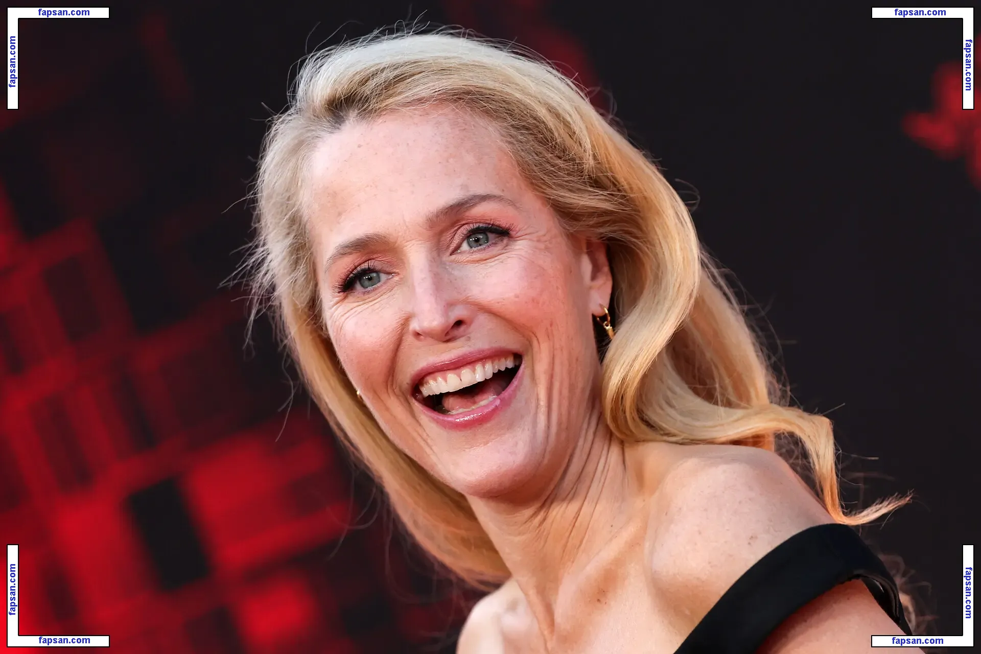 Gillian Anderson голая фото #0558 с Онлифанс