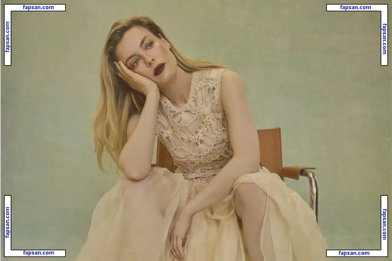 Gillian Jacobs nude photo #0200 from OnlyFans