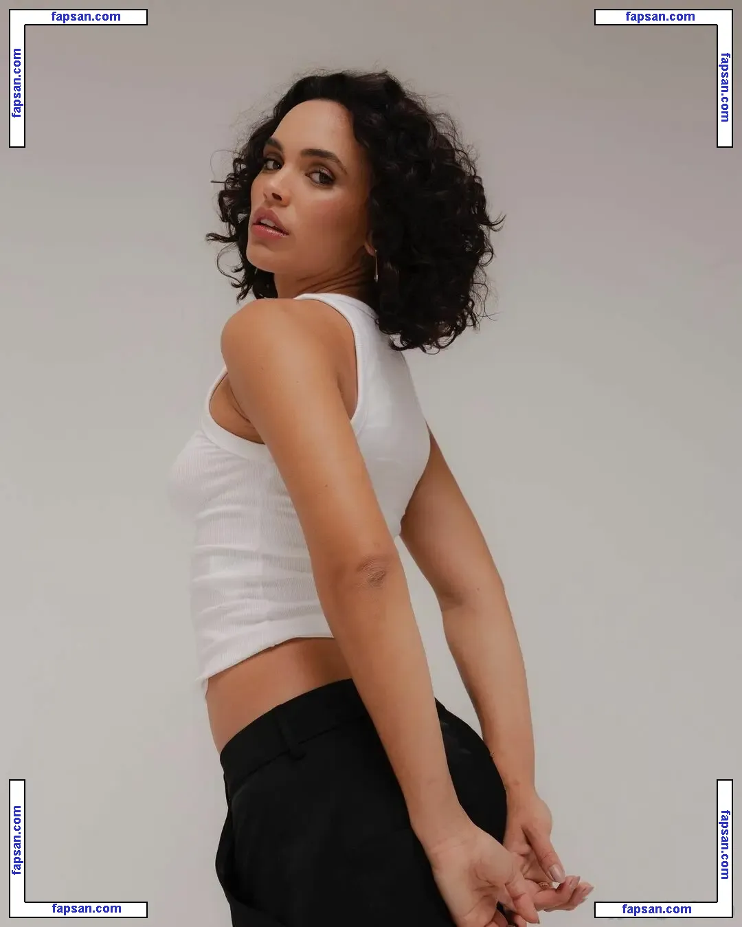 Giovana Cordeiro nude photo #0042 from OnlyFans