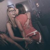 Girls Kissing голая #0002