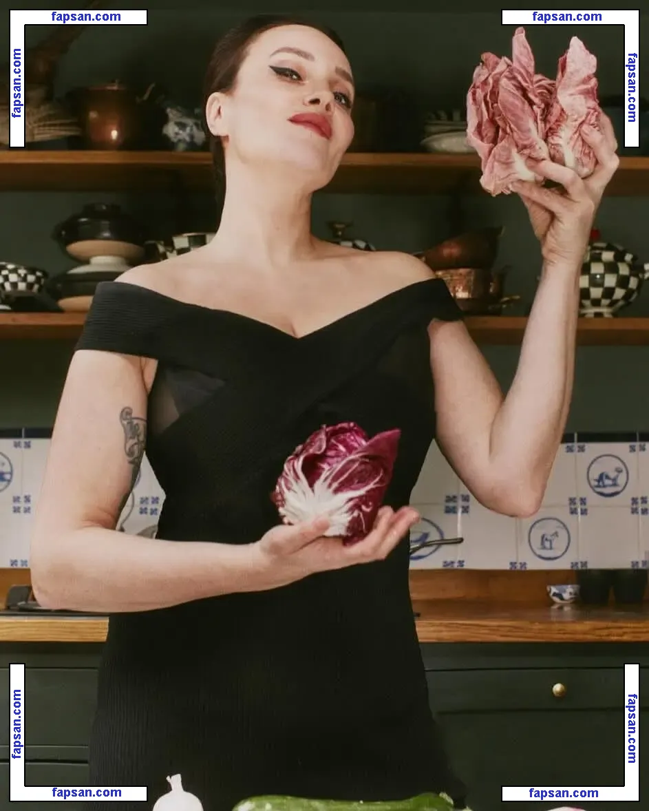 Gizzi Erskine nude photo #0099 from OnlyFans