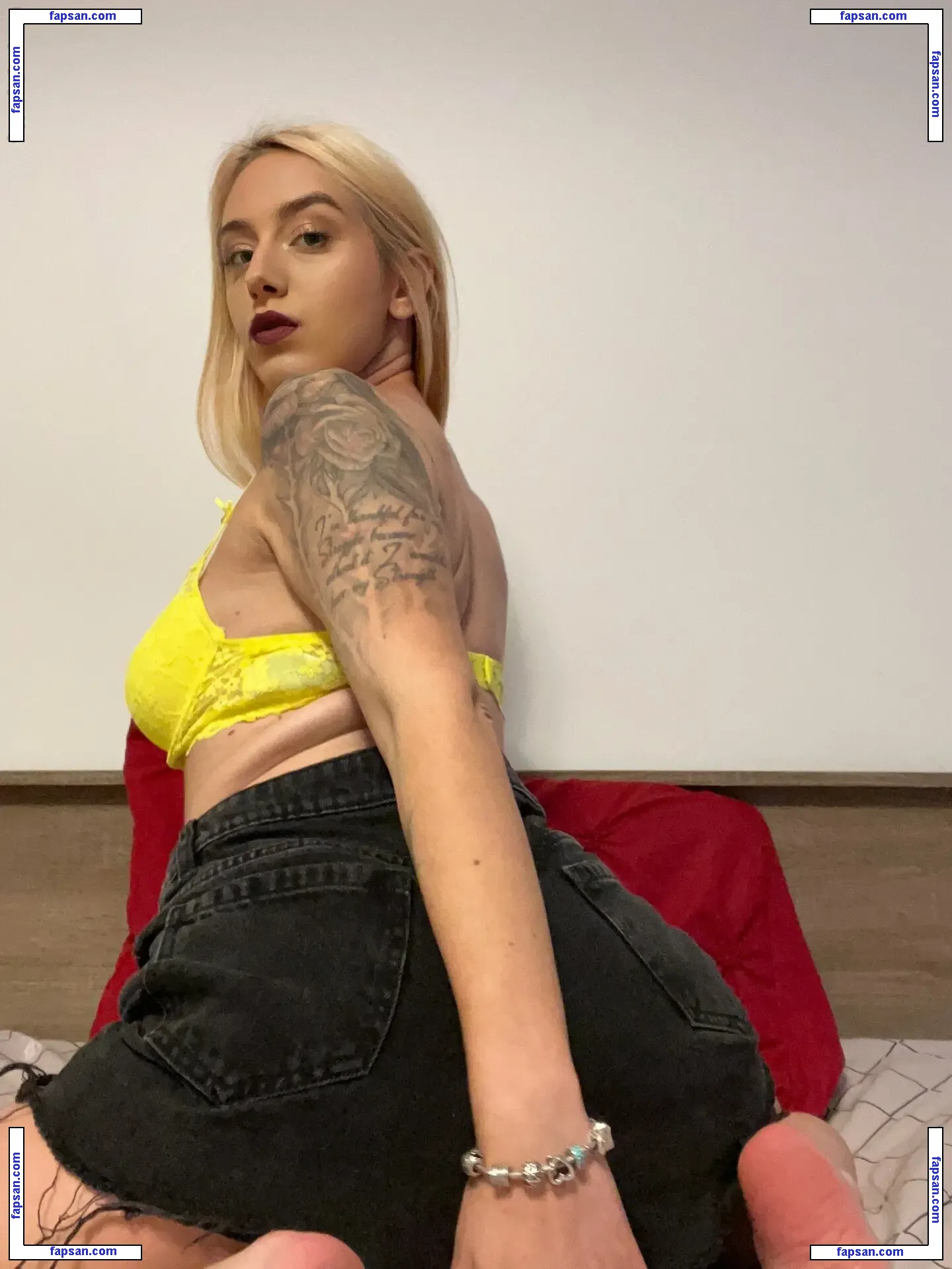 goddess-blaze nude photo #0003 from OnlyFans