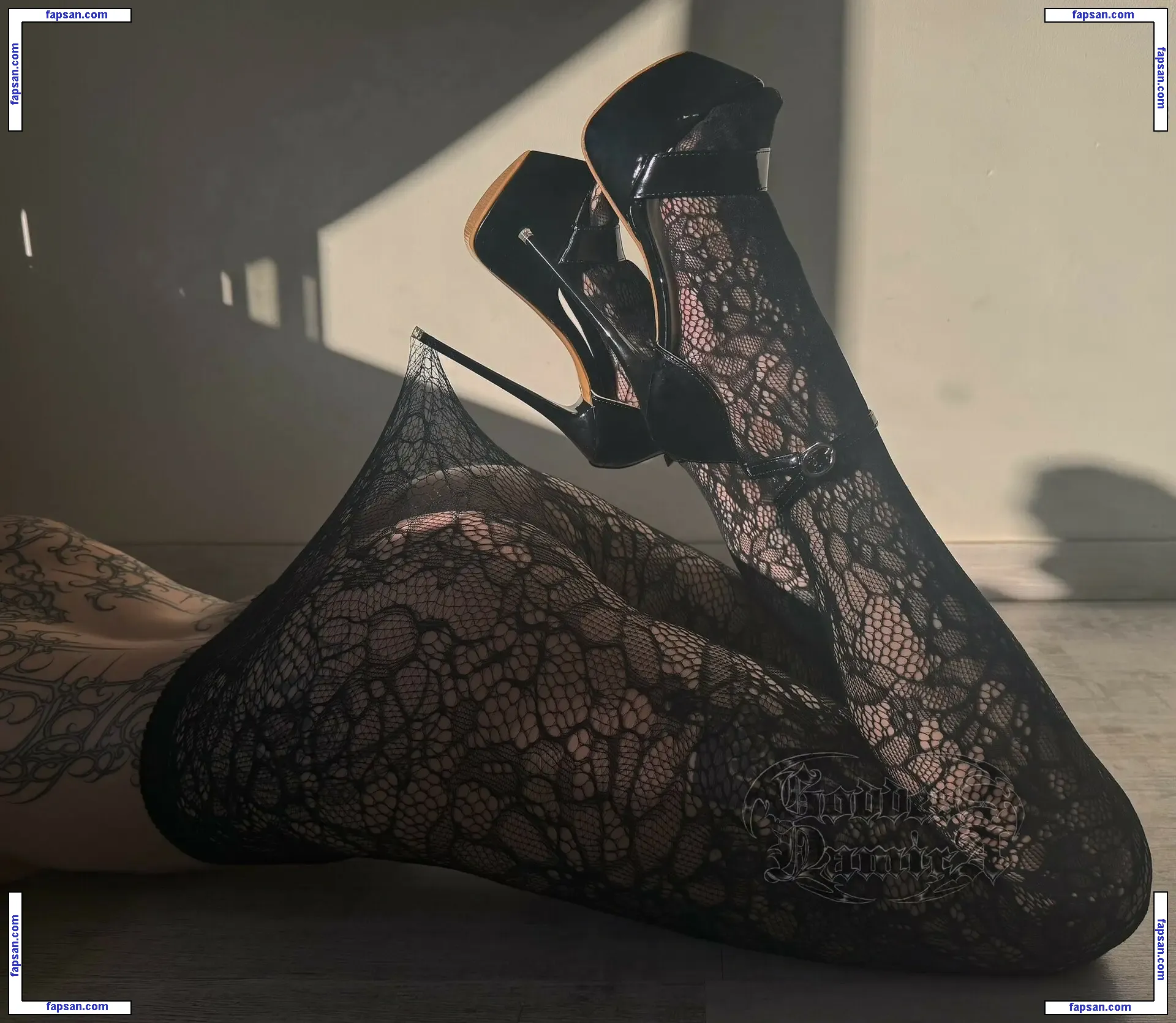 goddess_namira nude photo #0003 from OnlyFans