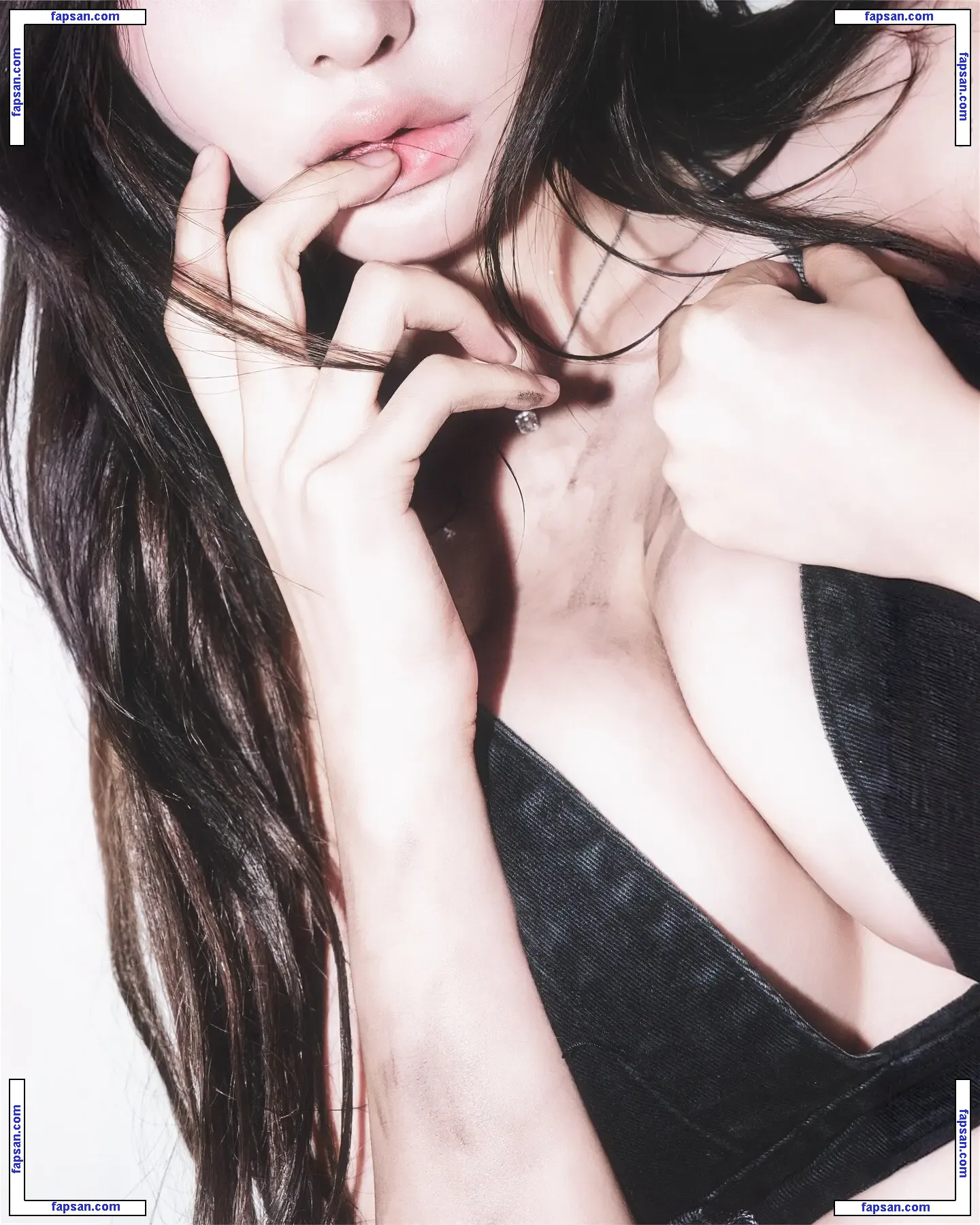 godsehee04 nude photo #0052 from OnlyFans