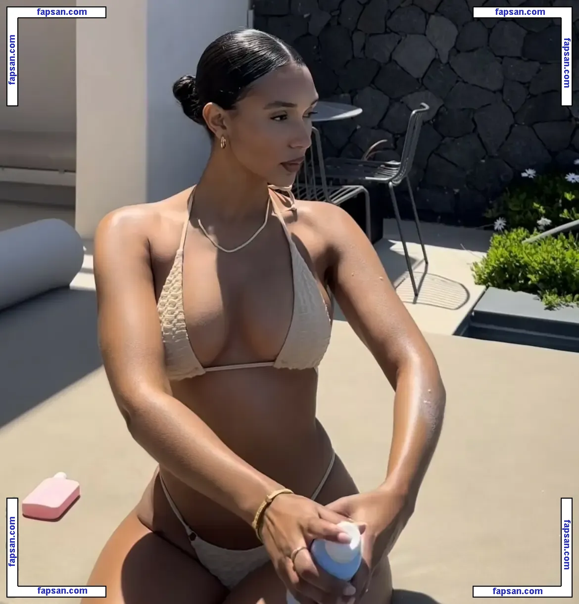 Golden Nahome nude photo #0005 from OnlyFans
