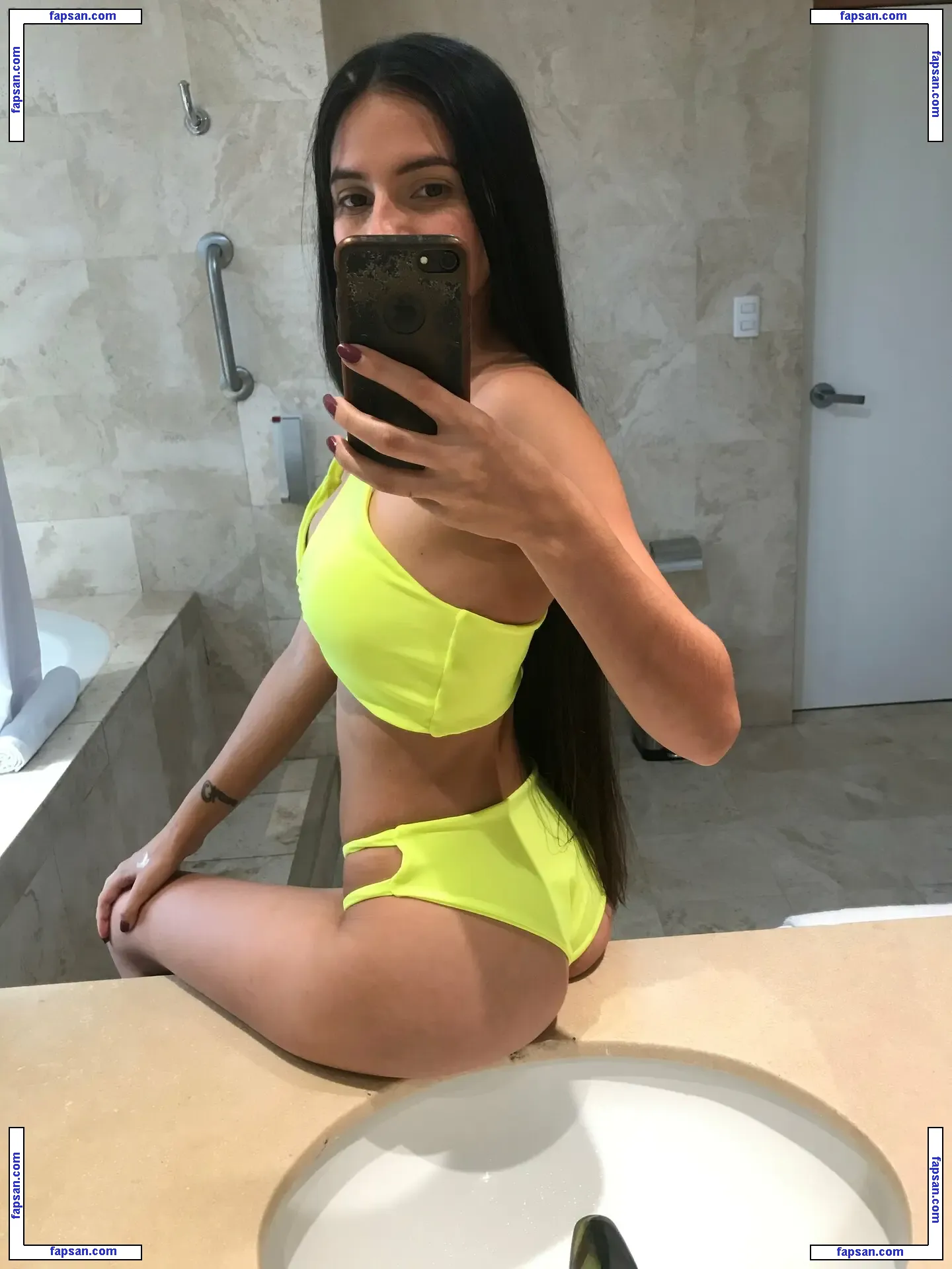 gomitaa18 голая фото #0035 с Онлифанс