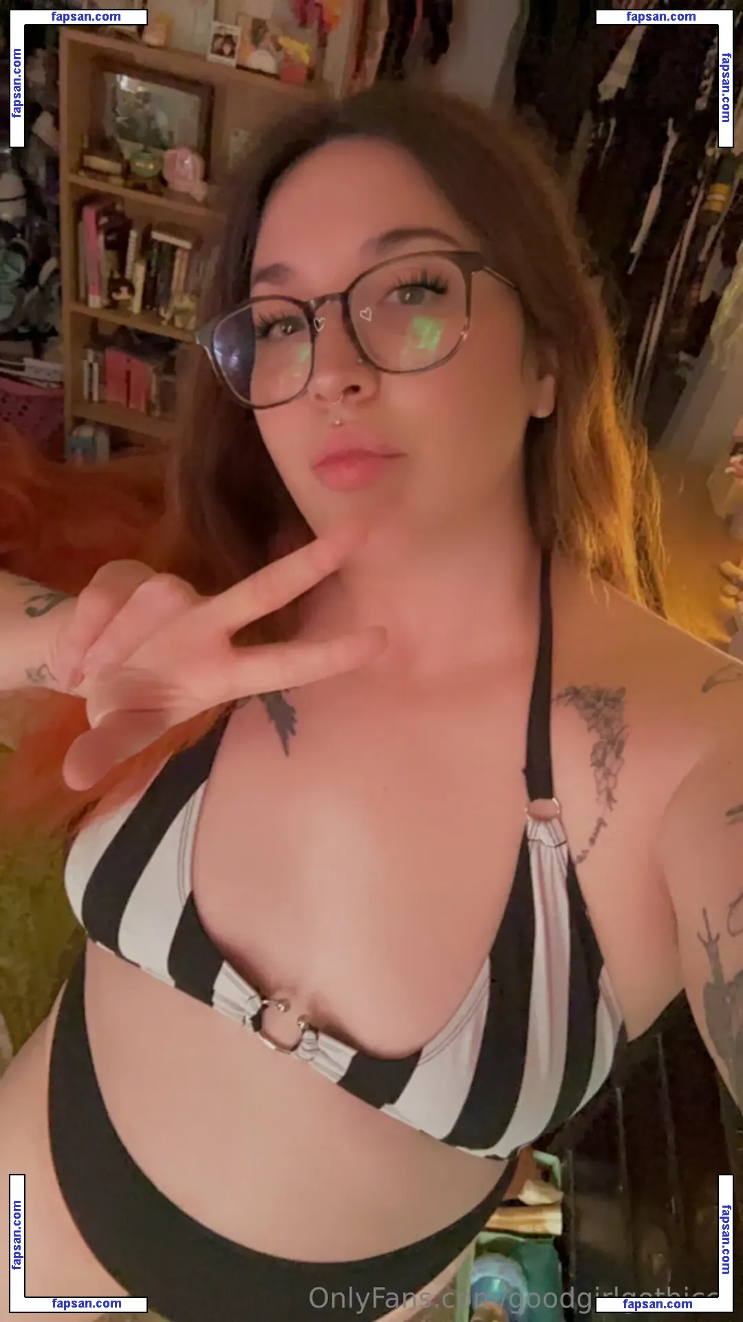 goodgirlgothiccc nude photo #0005 from OnlyFans