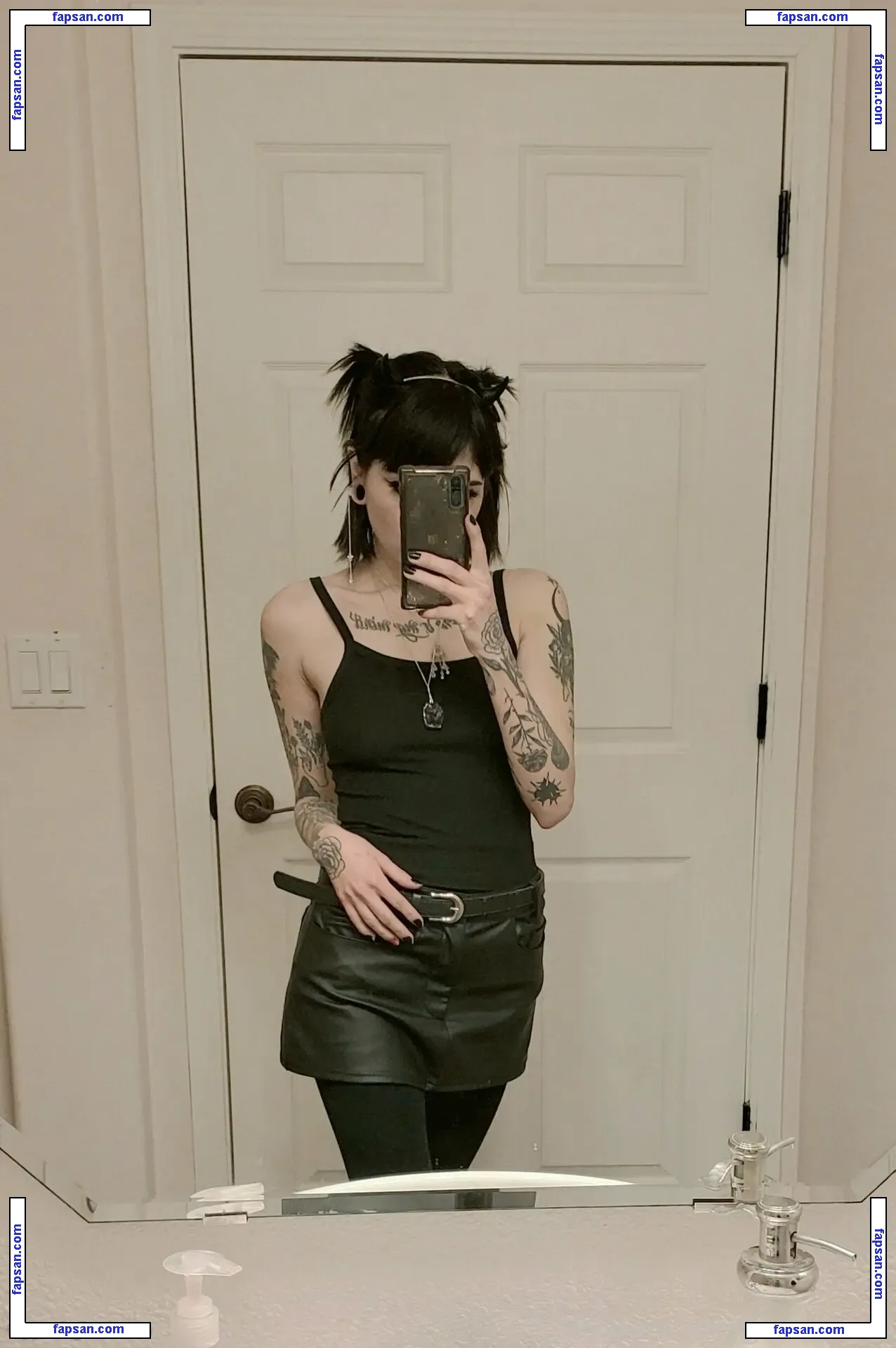 goth-kitteen nude photo #0023 from OnlyFans