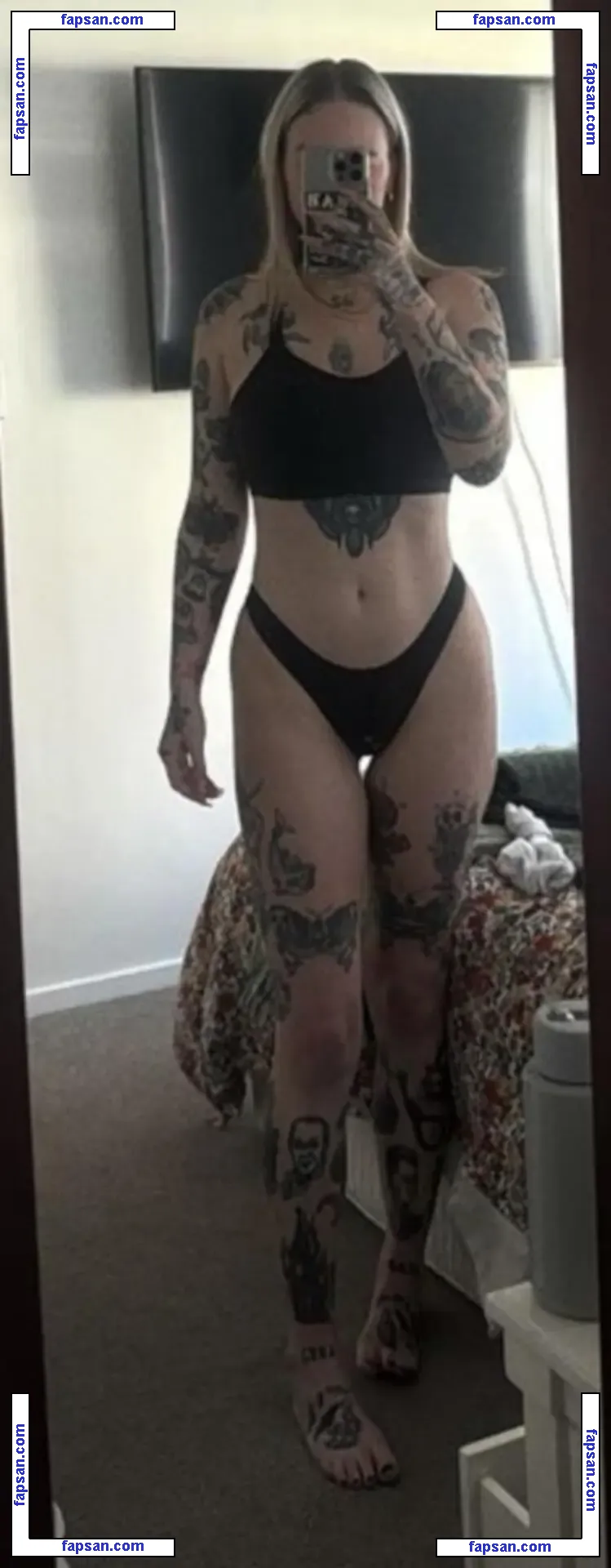 Goth Queen nude photo #0001 from OnlyFans