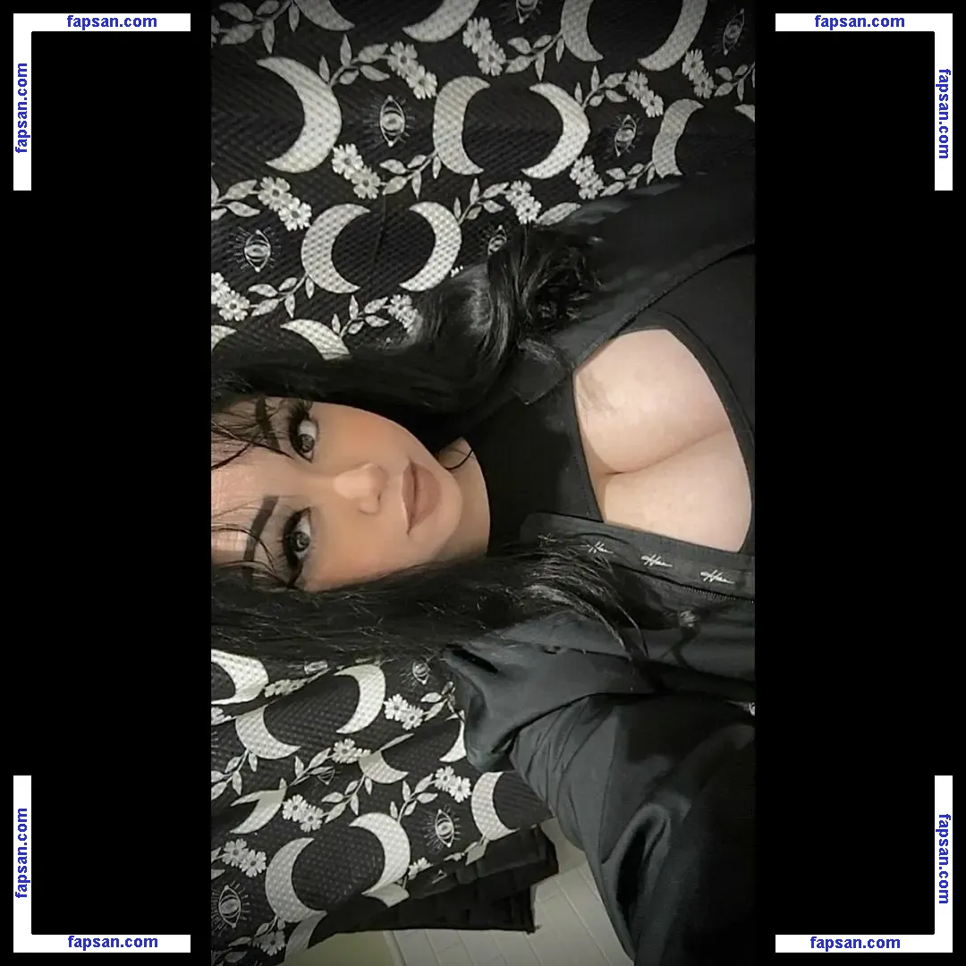 Gothhqueenn nude photo #0010 from OnlyFans