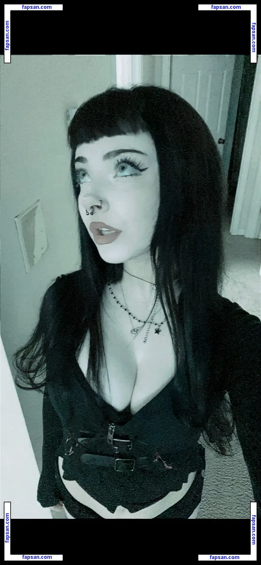 Gothnips nude photo #0003 from OnlyFans