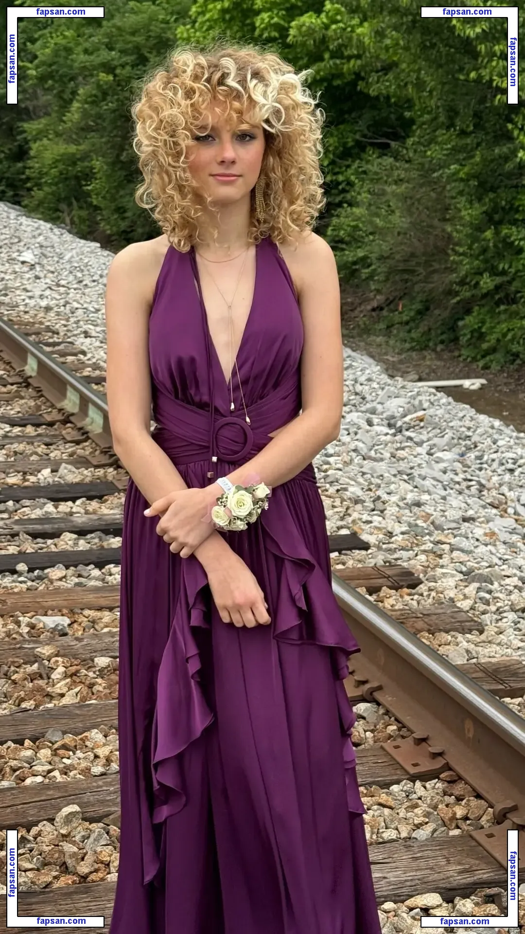 Grace Bowers голая фото #0015 с Онлифанс