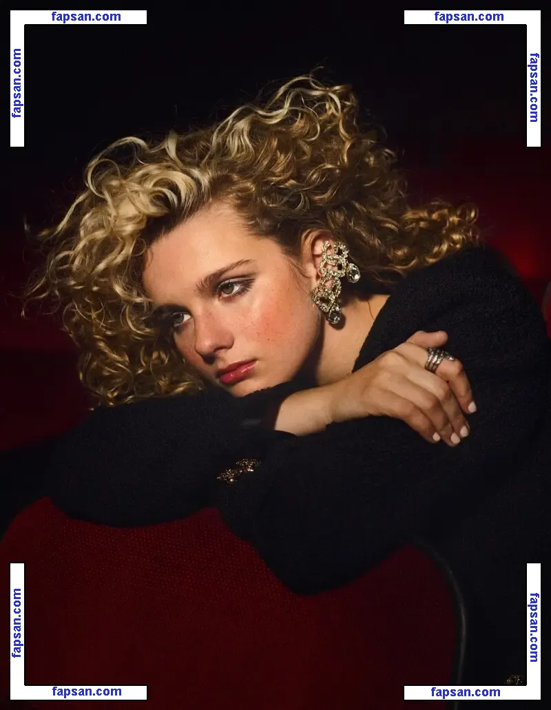 Grace Bowers голая фото #0019 с Онлифанс