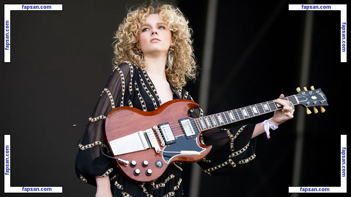 Grace Bowers голая фото #0020 с Онлифанс