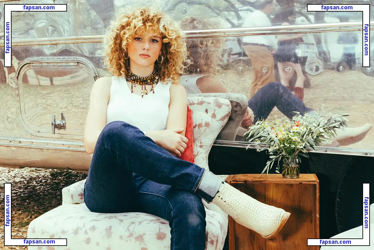 Grace Bowers голая фото #0021 с Онлифанс