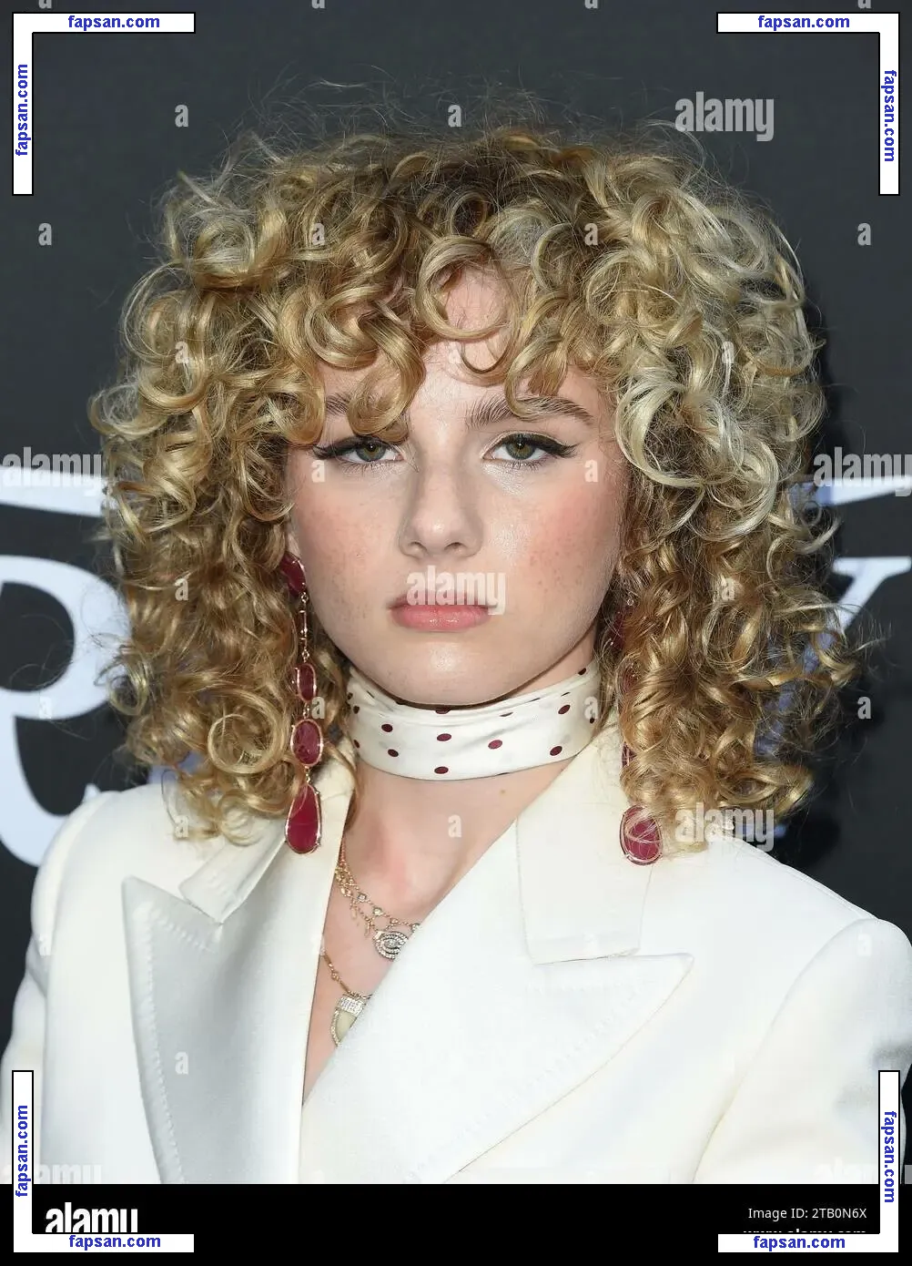 Grace Bowers голая фото #0029 с Онлифанс