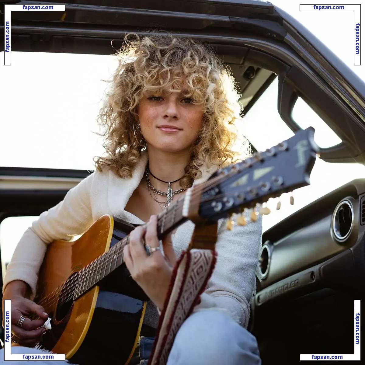 Grace Bowers голая фото #0031 с Онлифанс